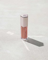 Halle Bailey What's in my carry-on bag 646